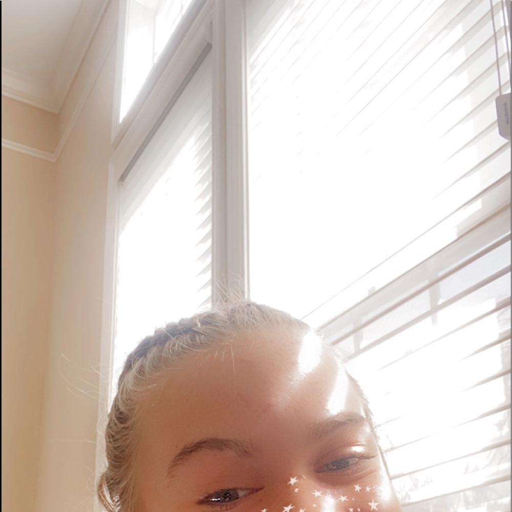 Meet your Posher, Caitlin